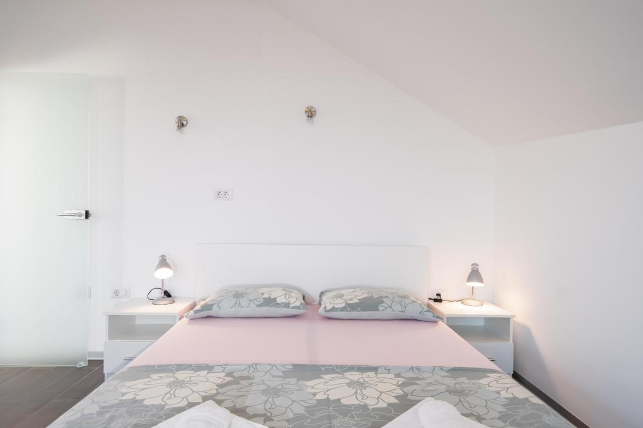 Vila Tina In Pula, Istrien 梅杜林 外观 照片